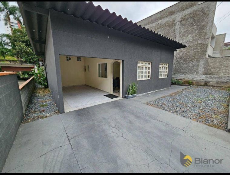 Casa no Bairro Vila Nova em Blumenau com 3 Dormitórios (1 suíte) e 142 m² - CA0771
