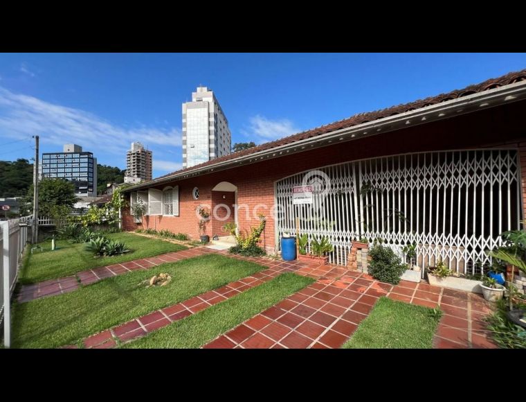 Casa no Bairro Vila Nova em Blumenau com 3 Dormitórios (1 suíte) e 195 m² - 1149908