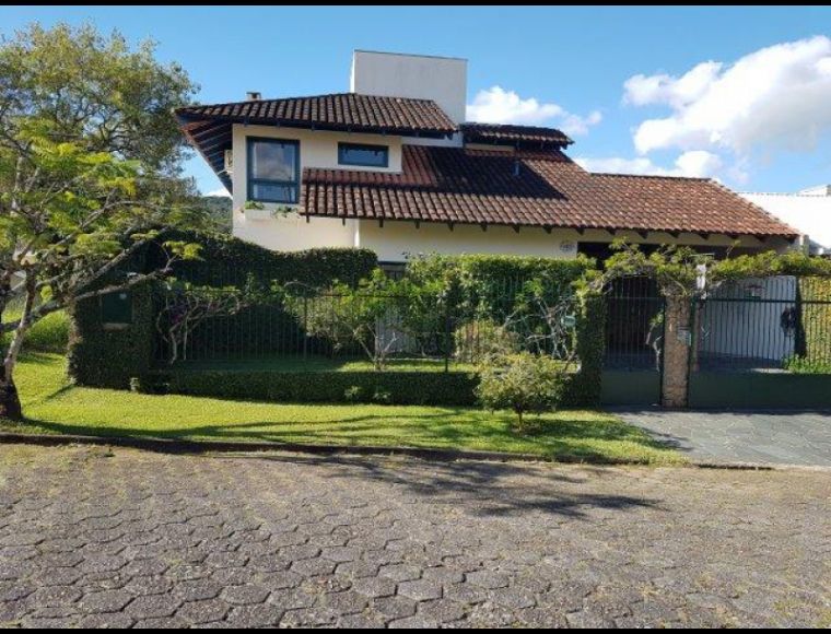 Casa no Bairro Vorstadt em Blumenau com 3 Dormitórios (1 suíte) e 283.2 m² - 3473951
