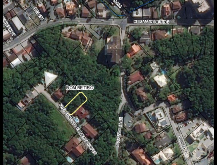 Terreno no Bairro Bom Retiro em Blumenau com 562 m² - 6960619