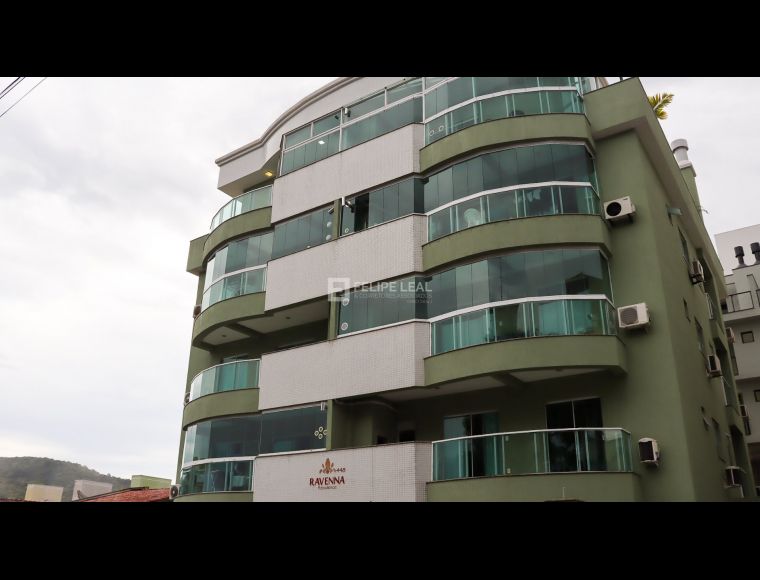 Apartamento no Bairro Bombas em Bombinhas com 3 Dormitórios (1 suíte) e 140 m² - 21029