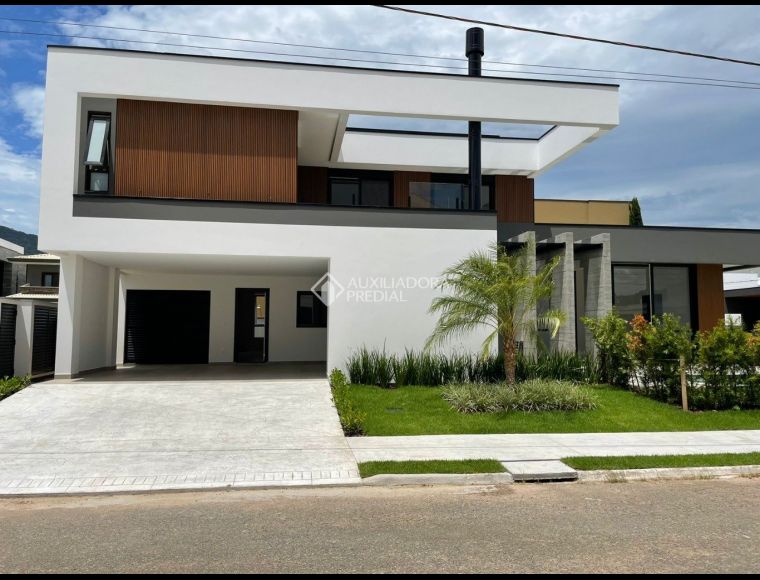Casa no Bairro Santa Regina em Camboriú com 3 Dormitórios (3 suítes) - 466664