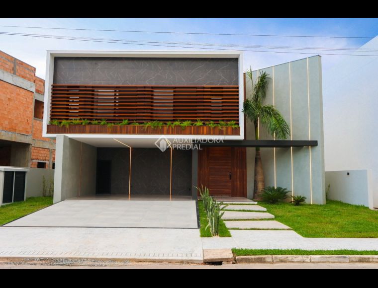 Casa no Bairro Santa Regina em Camboriú com 3 Dormitórios (3 suítes) - 473886