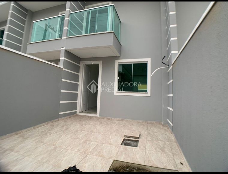 Casa no Bairro Taboleiro em Camboriú com 2 Dormitórios (2 suítes) - 374121