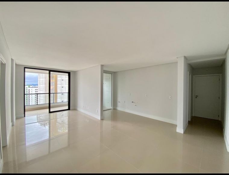 Apartamento no Bairro Agronômica em Florianópolis com 3 Dormitórios (1 suíte) - A3224