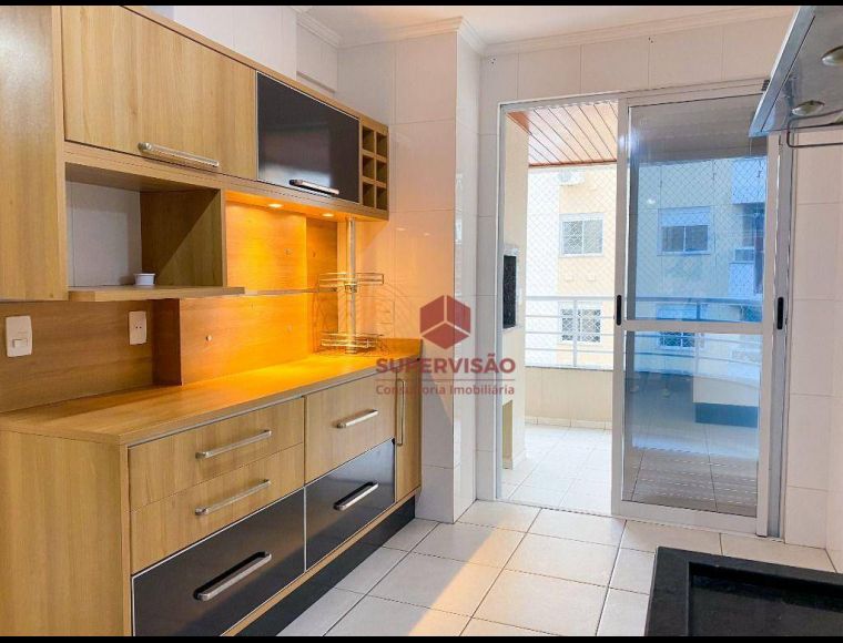 Apartamento no Bairro Agronômica em Florianópolis com 3 Dormitórios (1 suíte) e 131 m² - AP2724