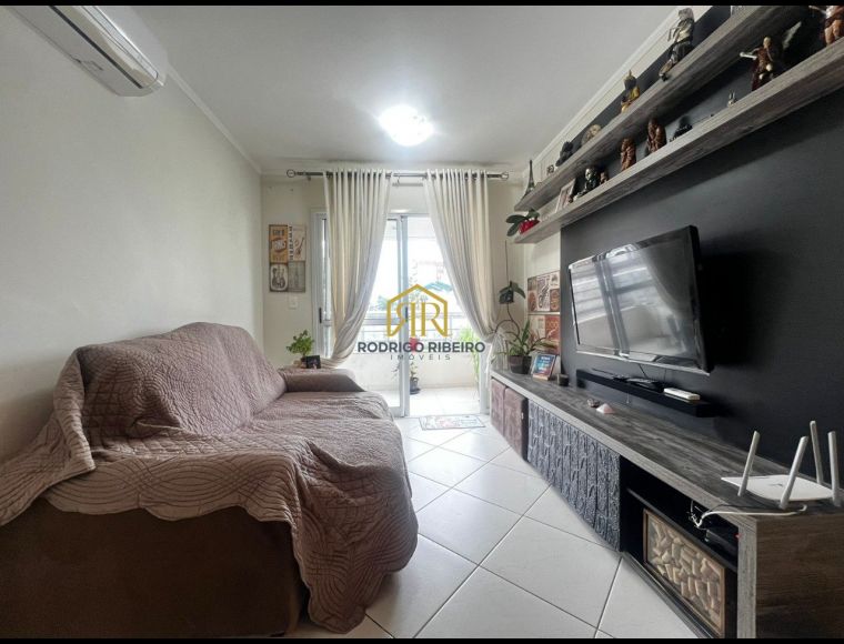 Apartamento no Bairro Agronômica em Florianópolis com 3 Dormitórios (1 suíte) - A3330