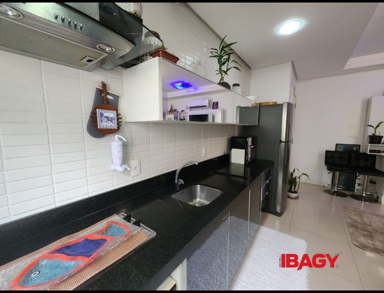 Apartamento no Bairro Agronômica em Florianópolis com 2 Dormitórios (1 suíte) e 61.02 m² - 123277