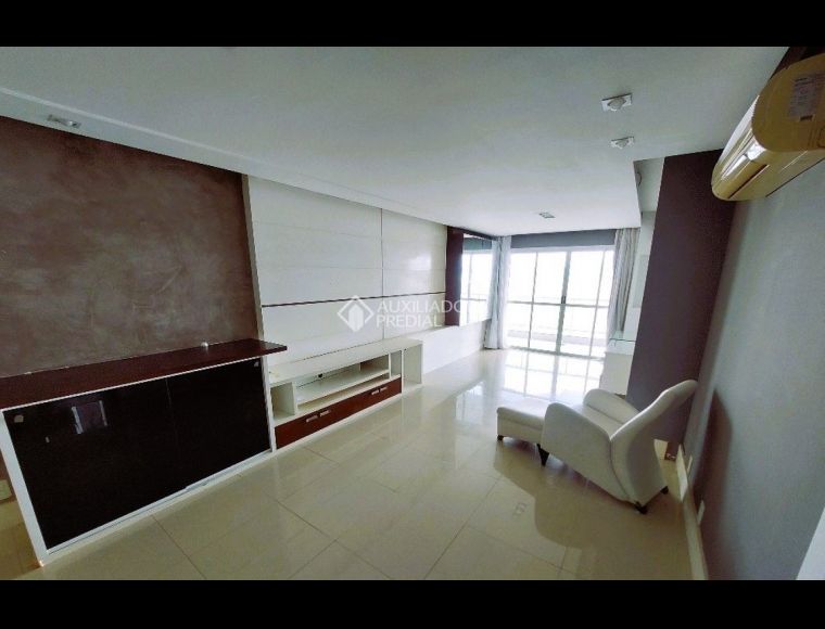 Apartamento no Bairro Agronômica em Florianópolis com 2 Dormitórios (2 suítes) - 470892