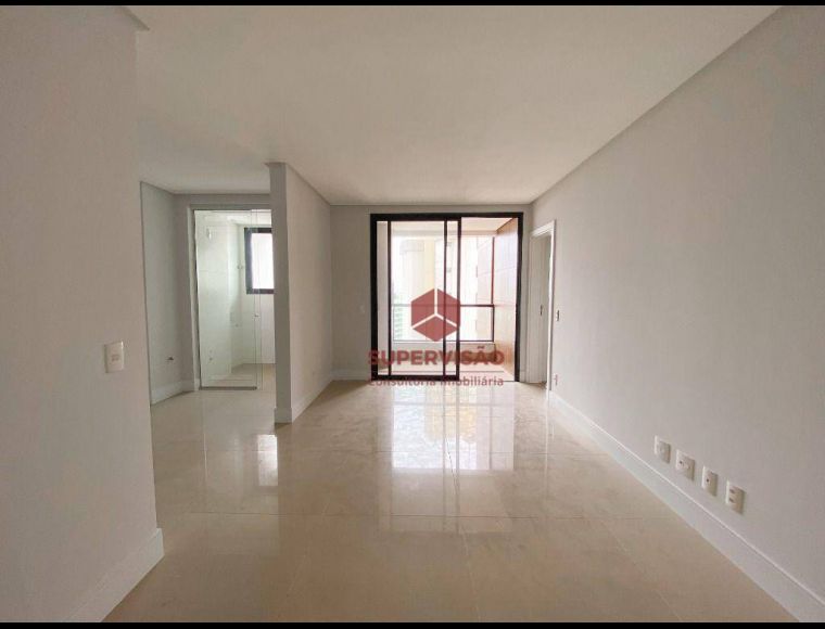 Apartamento no Bairro Agronômica em Florianópolis com 2 Dormitórios (1 suíte) e 79 m² - AP2820