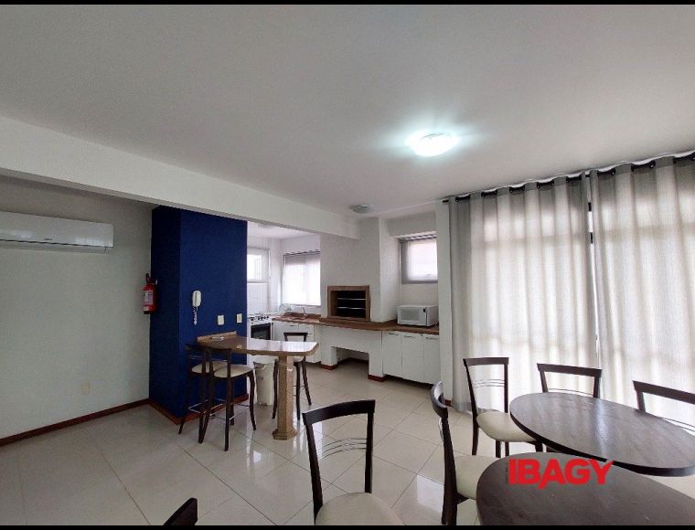 Apartamento no Bairro Balneário em Florianópolis com 3 Dormitórios (3 suítes) e 200.4 m² - 121665