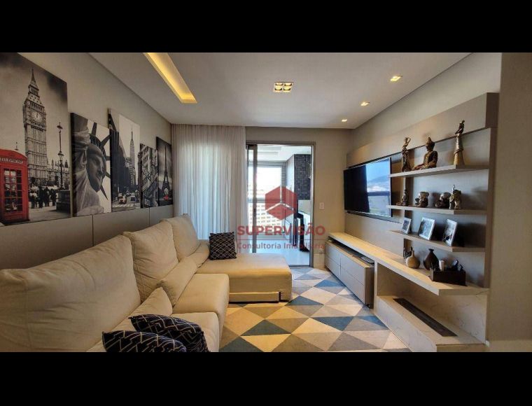 Apartamento no Bairro Balneário em Florianópolis com 3 Dormitórios (3 suítes) e 205 m² - AP2809
