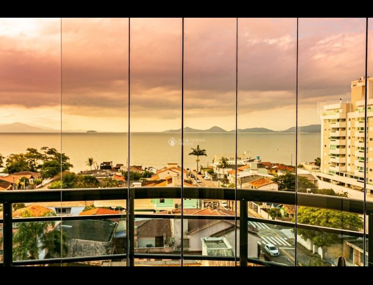 Apartamento no Bairro Balneário em Florianópolis com 3 Dormitórios (3 suítes) e 200 m² - 433221