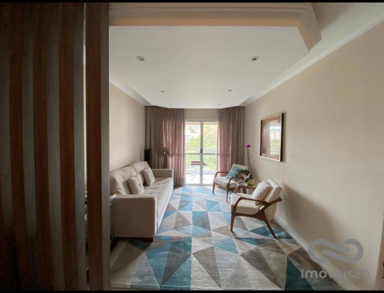 Apartamento no Bairro Beira Mar em Florianópolis com 3 Dormitórios (1 suíte) e 135 m² - AP0885