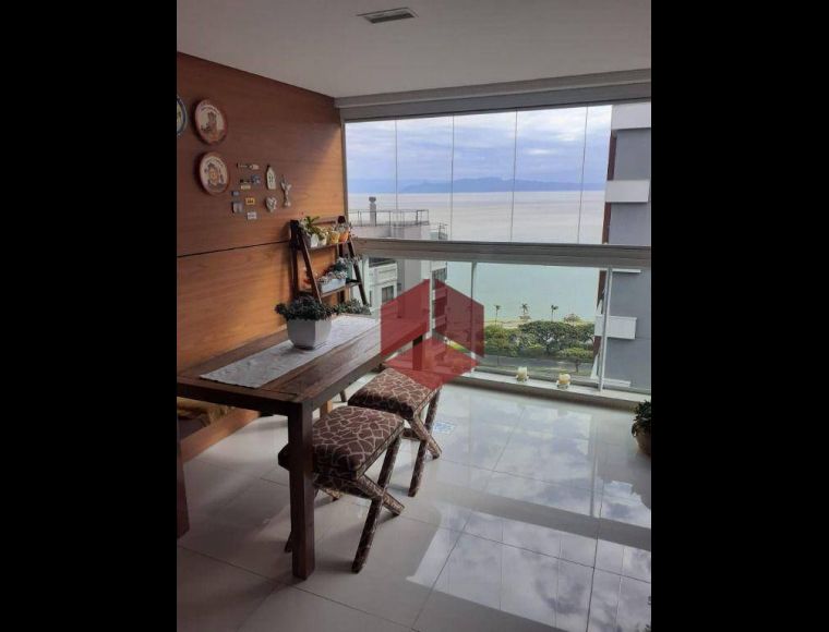 Apartamento no Bairro Beira Mar em Florianópolis com 3 Dormitórios (1 suíte) e 128 m² - AP1948