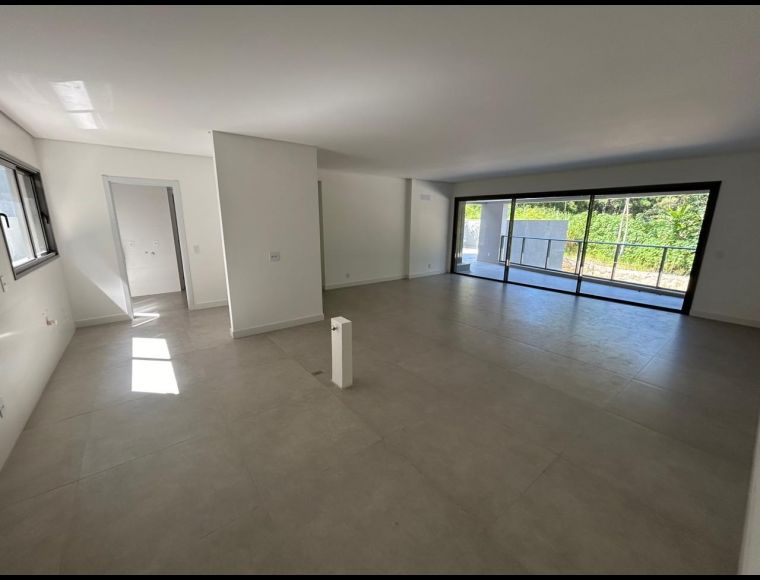 Apartamento no Bairro Cacupé em Florianópolis com 3 Dormitórios (3 suítes) - 470704