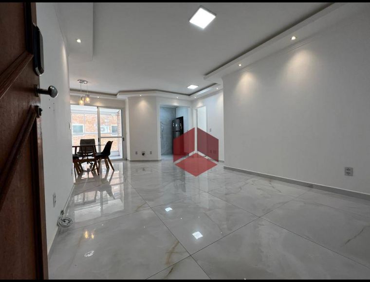 Apartamento no Bairro Campeche em Florianópolis com 2 Dormitórios (1 suíte) e 94 m² - AP2167