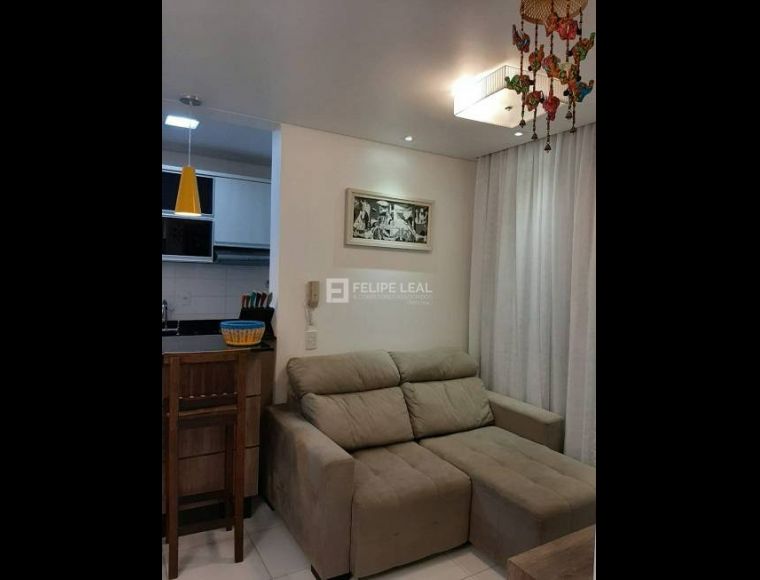 Apartamento no Bairro Campeche em Florianópolis com 2 Dormitórios (1 suíte) e 56 m² - 20197