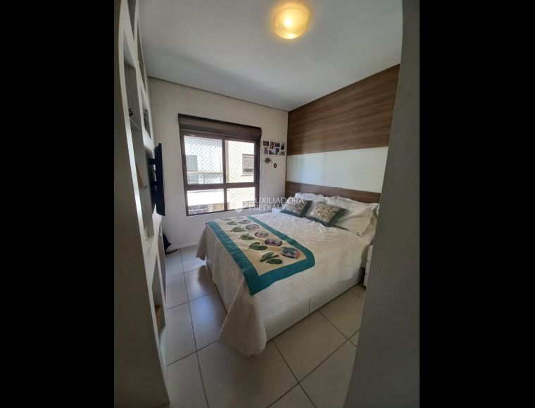 Apartamento no Bairro Campeche em Florianópolis com 2 Dormitórios - 463591