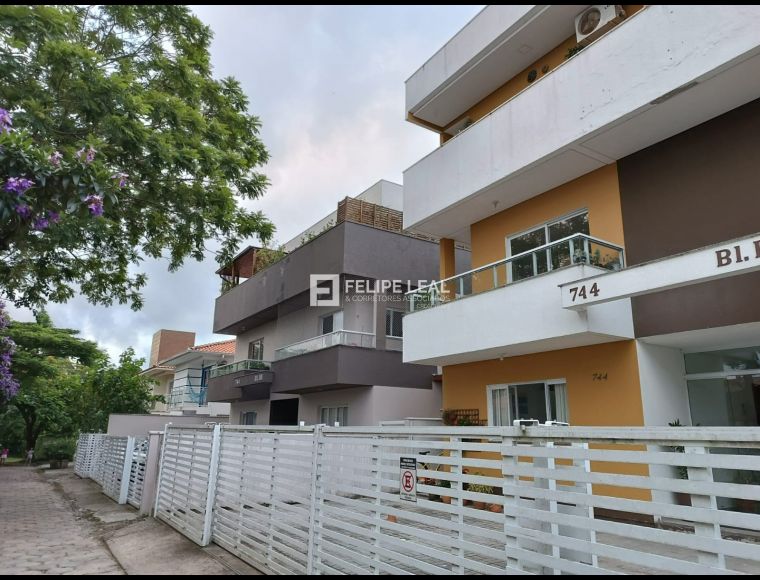 Apartamento no Bairro Campeche em Florianópolis com 3 Dormitórios (1 suíte) e 75 m² - 21311
