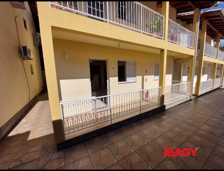 Apartamento no Bairro Campeche em Florianópolis com 2 Dormitórios e 66 m² - 123476