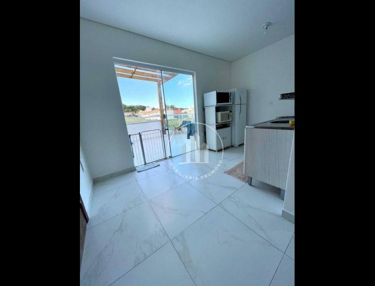 Apartamento no Bairro Campeche em Florianópolis com 2 Dormitórios (1 suíte) e 59 m² - CO0398
