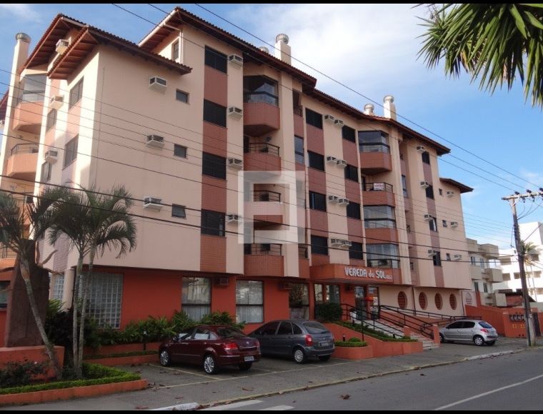 Apartamento no Bairro Canasvieiras em Florianópolis com 2 Dormitórios (1 suíte) e 67 m² - 3885