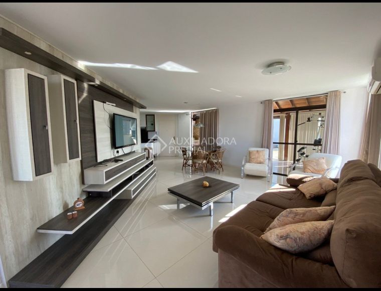 Apartamento no Bairro Canasvieiras em Florianópolis com 3 Dormitórios (1 suíte) - 373146