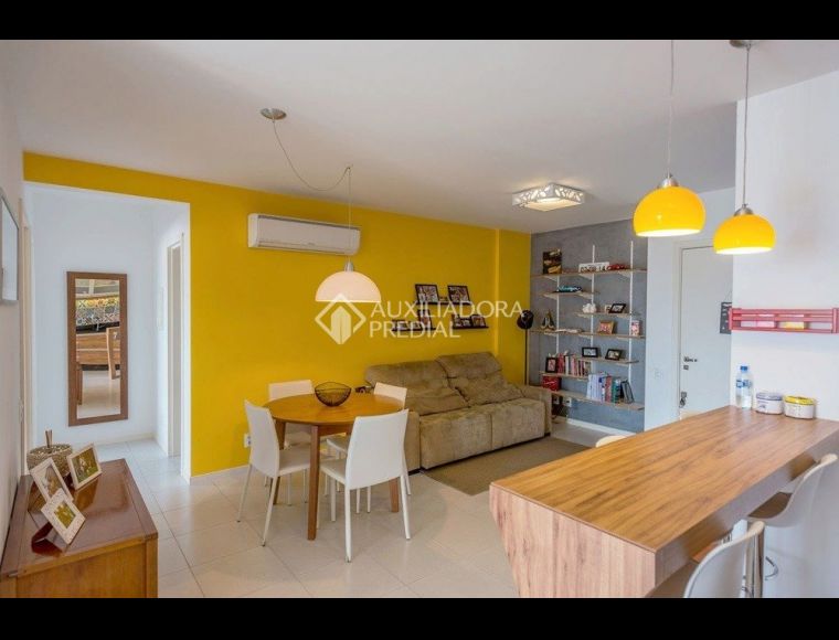 Apartamento no Bairro Capoeiras em Florianópolis com 2 Dormitórios (1 suíte) - 459654