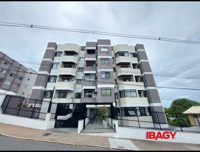 Apartamento no Bairro Capoeiras em Florianópolis com 3 Dormitórios (1 suíte) e 80.35 m² - 123189
