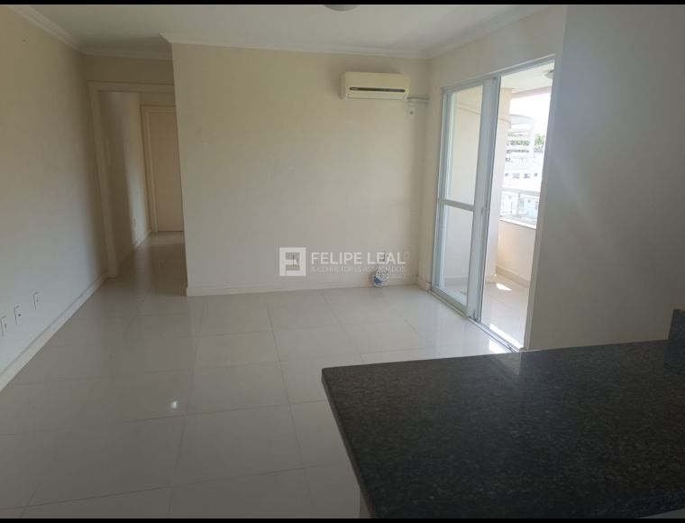 Apartamento no Bairro Capoeiras em Florianópolis com 2 Dormitórios (1 suíte) e 76 m² - 21423