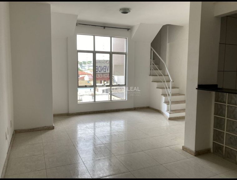 Apartamento no Bairro Capoeiras em Florianópolis com 2 Dormitórios (1 suíte) e 52 m² - 21494