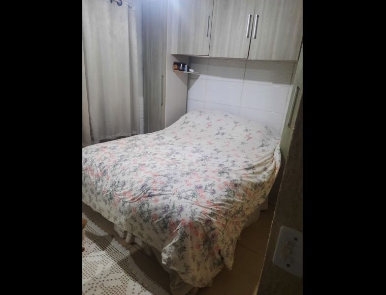 Apartamento no Bairro Carianos em Florianópolis com 2 Dormitórios (1 suíte) - 447350