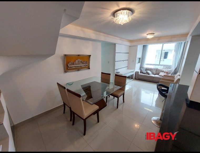 Apartamento no Bairro Carvoeira em Florianópolis com 3 Dormitórios (1 suíte) e 110 m² - 121682