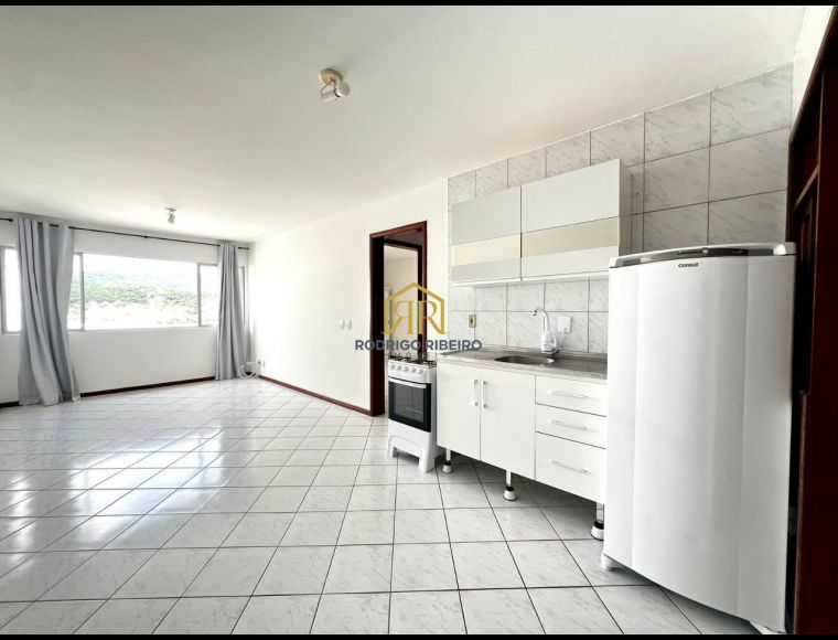 Apartamento no Bairro Carvoeira em Florianópolis com 1 Dormitórios - A1086