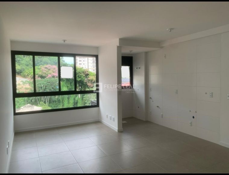 Apartamento no Bairro Carvoeira em Florianópolis com 2 Dormitórios (1 suíte) e 62 m² - 21376