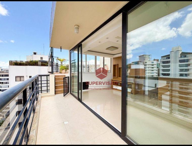 Apartamento no Bairro Centro em Florianópolis com 3 Dormitórios (2 suítes) e 237 m² - CO0232
