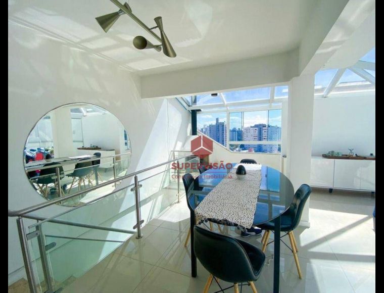 Apartamento no Bairro Centro em Florianópolis com 3 Dormitórios (1 suíte) e 131 m² - AD0052