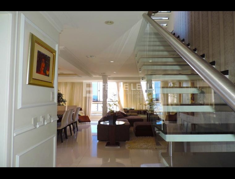 Apartamento no Bairro Centro em Florianópolis com 4 Dormitórios (2 suítes) e 360 m² - 18351