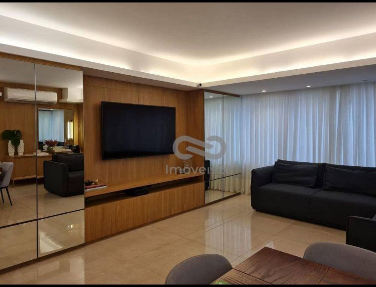 Apartamento no Bairro Centro em Florianópolis com 3 Dormitórios (1 suíte) e 210 m² - AP0489