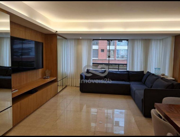 Apartamento no Bairro Centro em Florianópolis com 3 Dormitórios (1 suíte) e 210 m² - AP0489