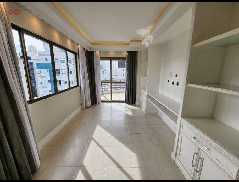 Apartamento no Bairro Centro em Florianópolis com 3 Dormitórios (3 suítes) e 117 m² - AP0077