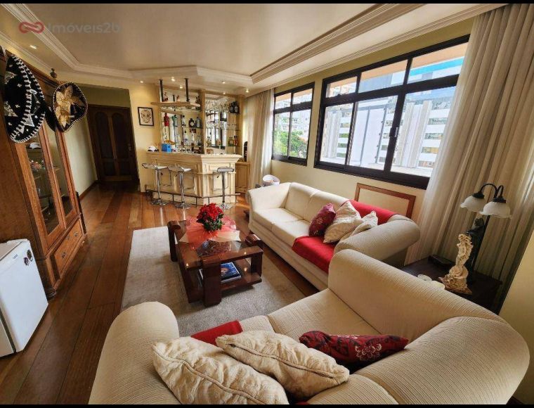 Apartamento no Bairro Centro em Florianópolis com 4 Dormitórios (2 suítes) e 186 m² - AP1196
