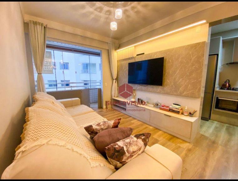 Apartamento no Bairro Centro em Florianópolis com 3 Dormitórios (1 suíte) e 82 m² - AP2630