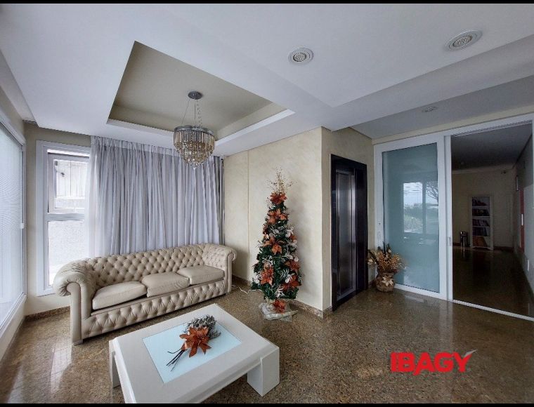Apartamento no Bairro Centro em Florianópolis com 3 Dormitórios (1 suíte) e 211.48 m² - 121087