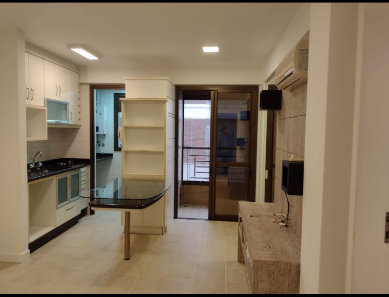 Apartamento no Bairro Centro em Florianópolis com 1 Dormitórios - 373541