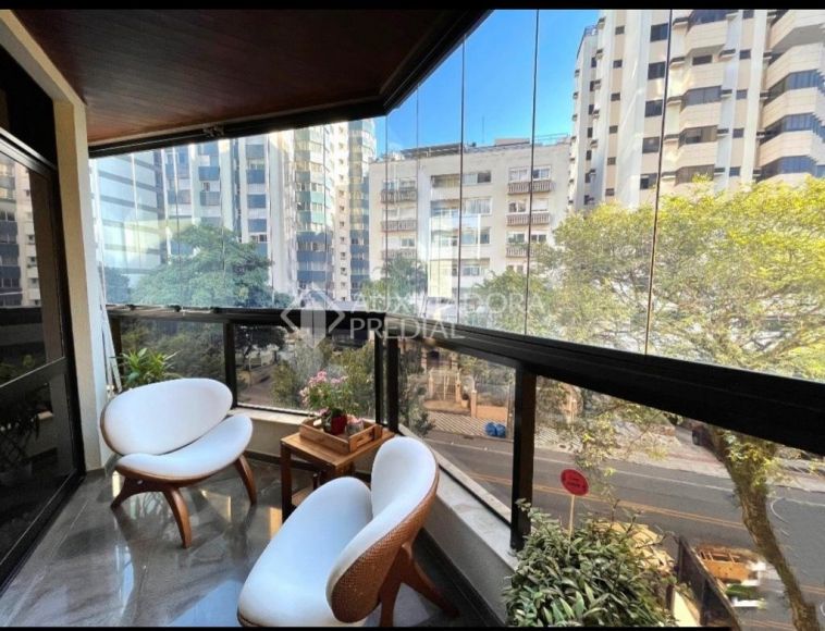 Apartamento no Bairro Centro em Florianópolis com 4 Dormitórios (2 suítes) - 362236