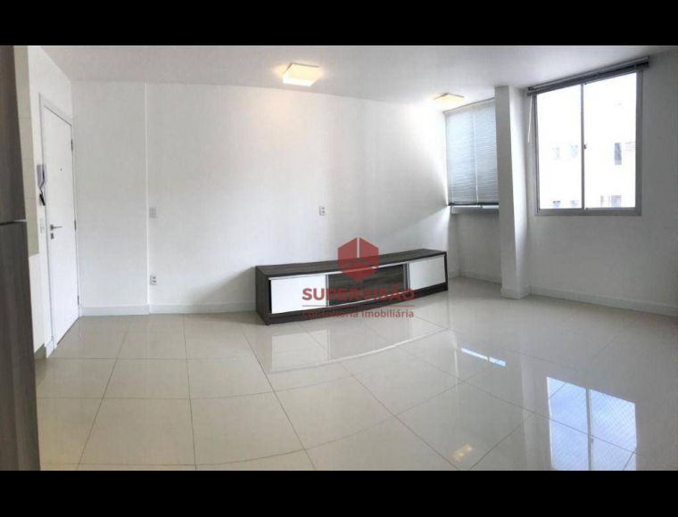 Apartamento no Bairro Centro em Florianópolis com 3 Dormitórios (1 suíte) e 80 m² - AP2721