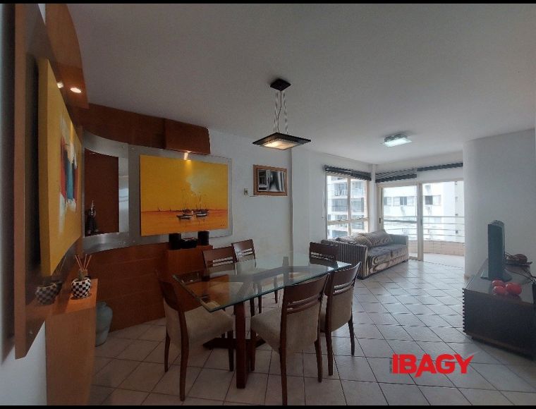 Apartamento no Bairro Centro em Florianópolis com 3 Dormitórios (1 suíte) e 88 m² - 122179