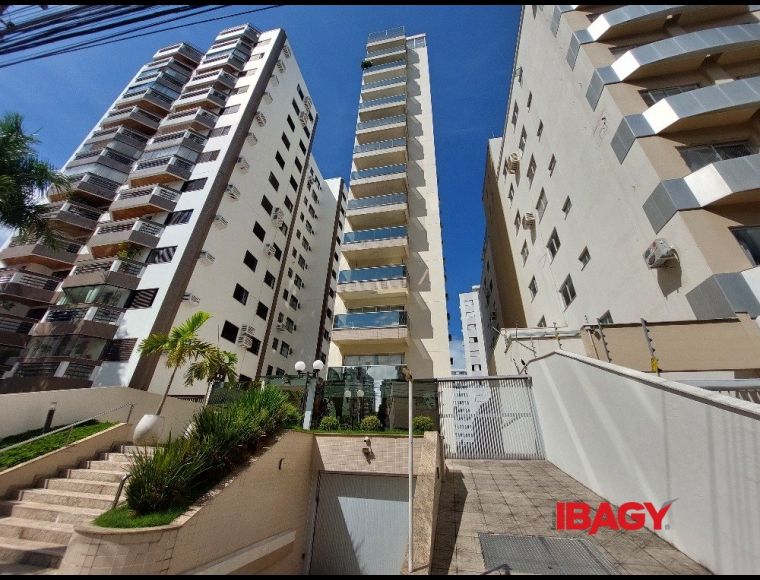 Apartamento no Bairro Centro em Florianópolis com 2 Dormitórios (1 suíte) e 362 m² - 123163
